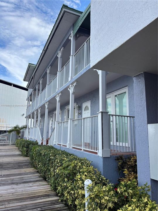 Recently Sold: $385,000 (1 beds, 1 baths, 880 Square Feet)