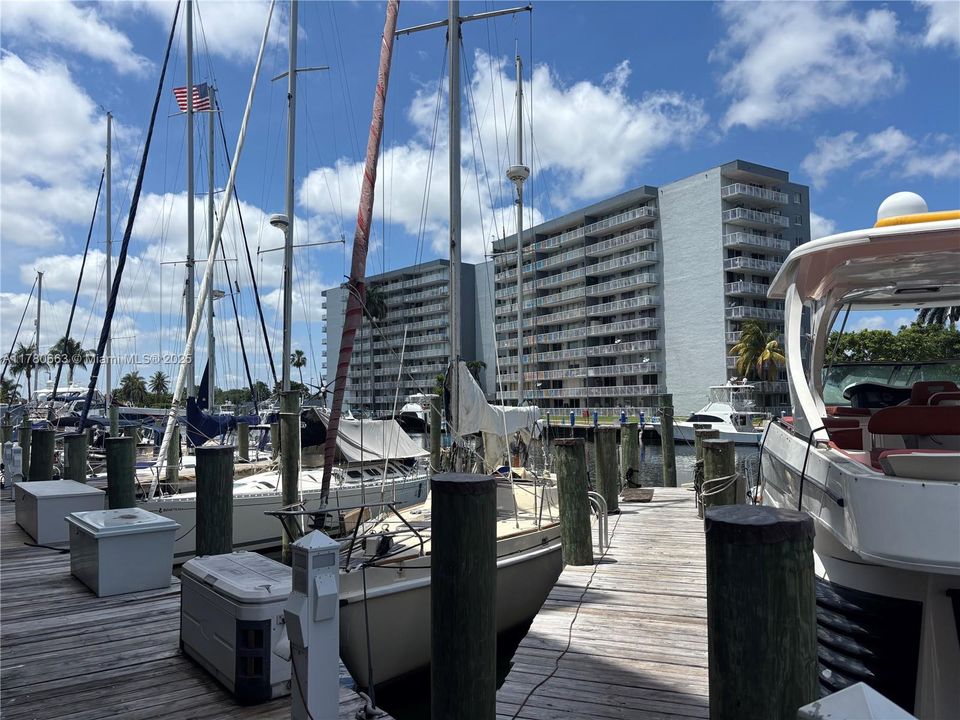 Recently Sold: $385,000 (1 beds, 1 baths, 880 Square Feet)