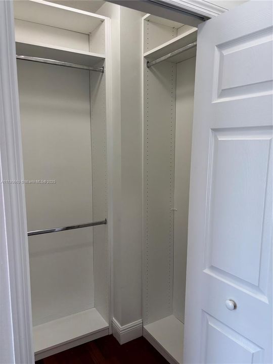 Recently Sold: $385,000 (1 beds, 1 baths, 880 Square Feet)