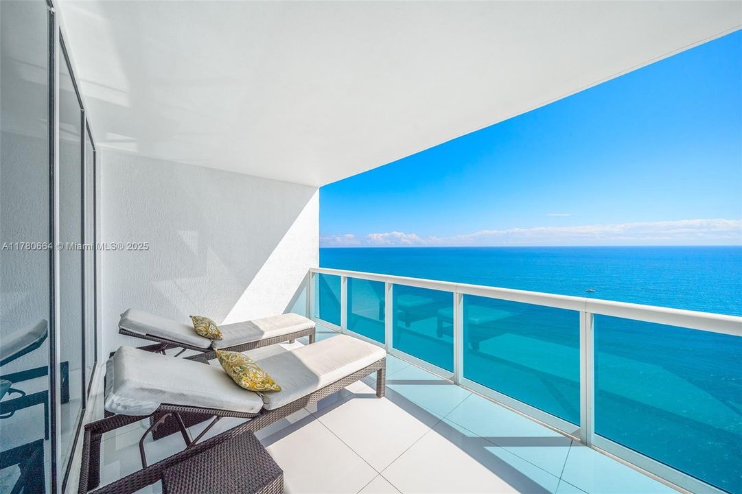 Recently Sold: $2,795,000 (3 beds, 3 baths, 3395 Square Feet)