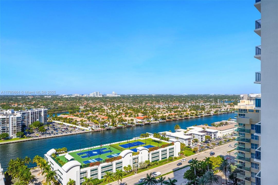 Recently Sold: $2,795,000 (3 beds, 3 baths, 3395 Square Feet)