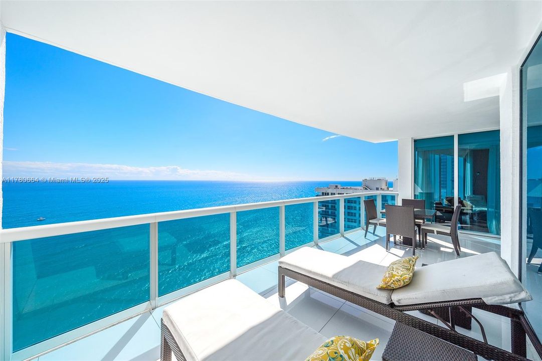 Recently Sold: $2,795,000 (3 beds, 3 baths, 3395 Square Feet)