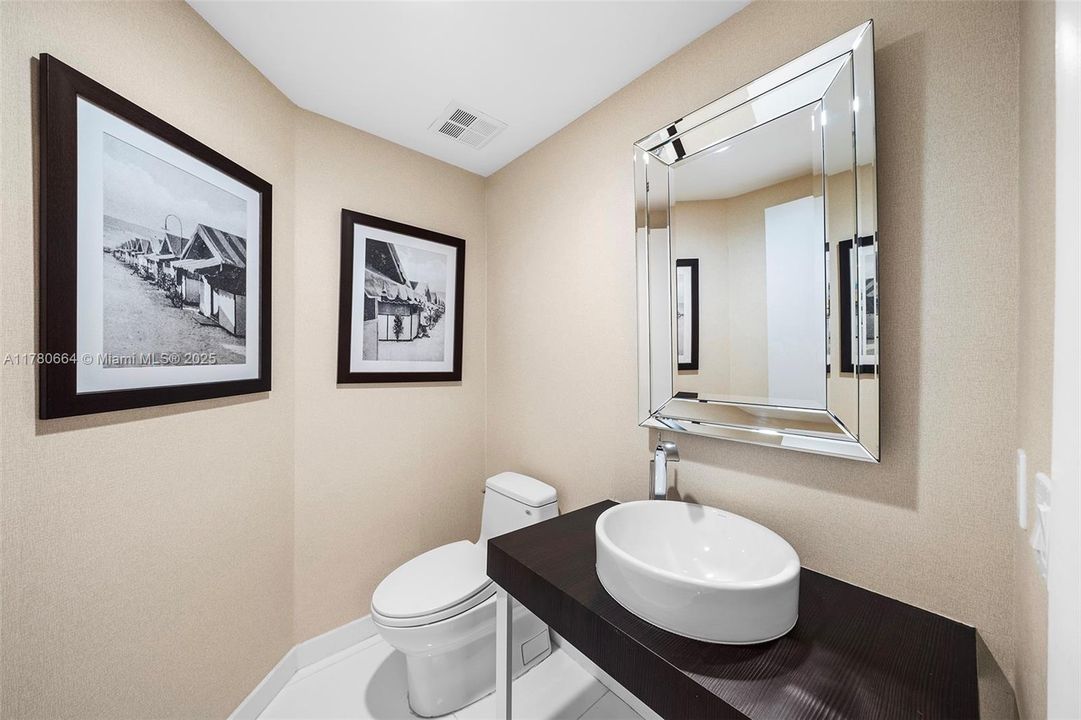 Recently Sold: $2,795,000 (3 beds, 3 baths, 3395 Square Feet)