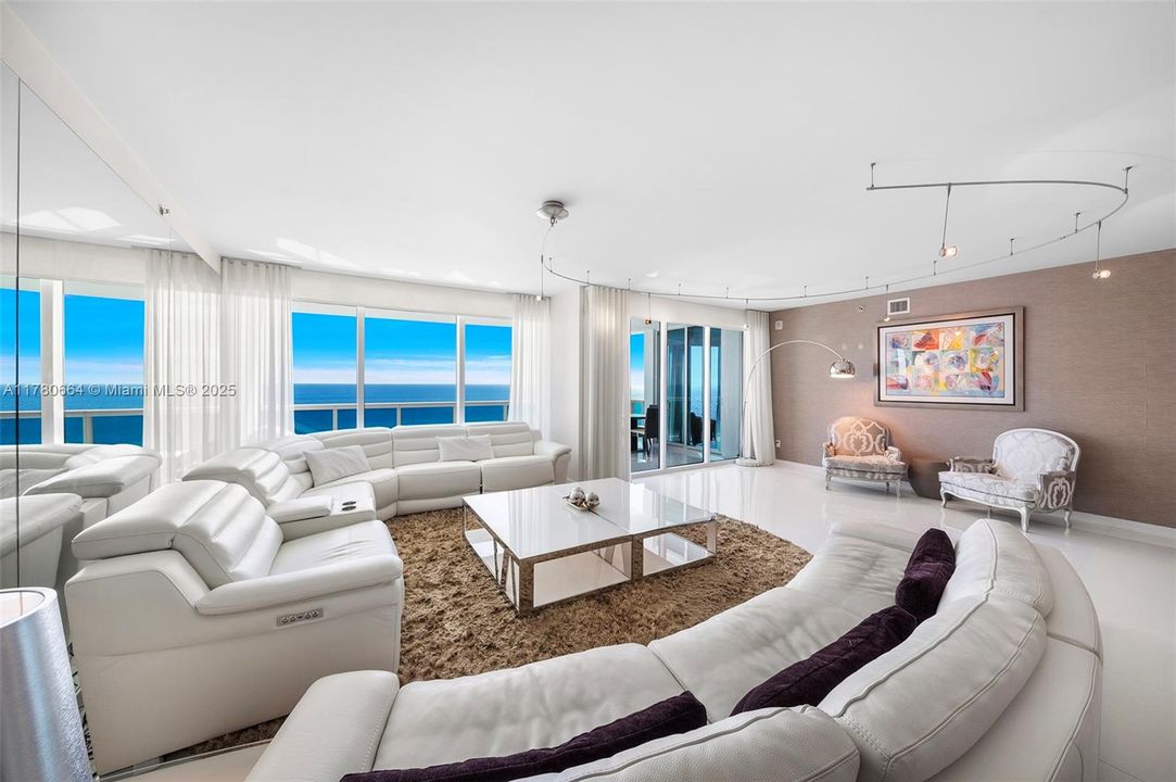 Recently Sold: $2,795,000 (3 beds, 3 baths, 3395 Square Feet)