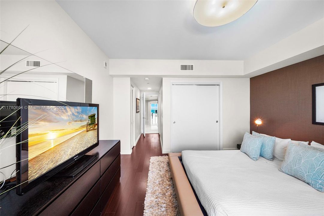 Recently Sold: $2,795,000 (3 beds, 3 baths, 3395 Square Feet)