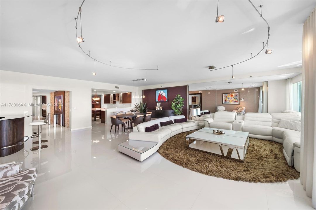 Recently Sold: $2,795,000 (3 beds, 3 baths, 3395 Square Feet)