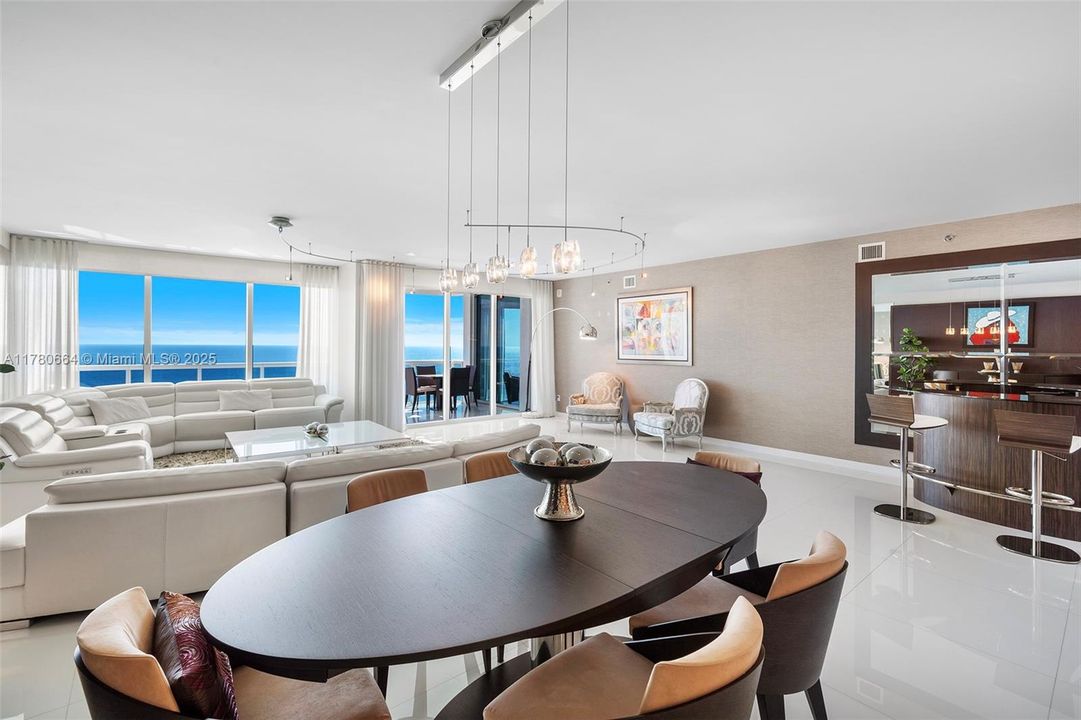 Recently Sold: $2,795,000 (3 beds, 3 baths, 3395 Square Feet)