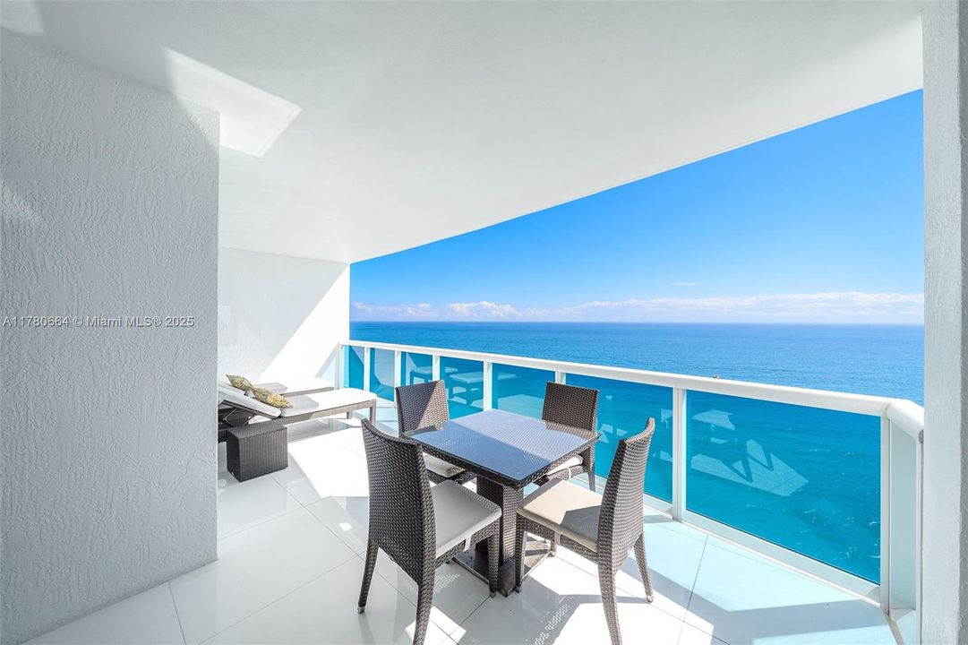 Recently Sold: $2,795,000 (3 beds, 3 baths, 3395 Square Feet)