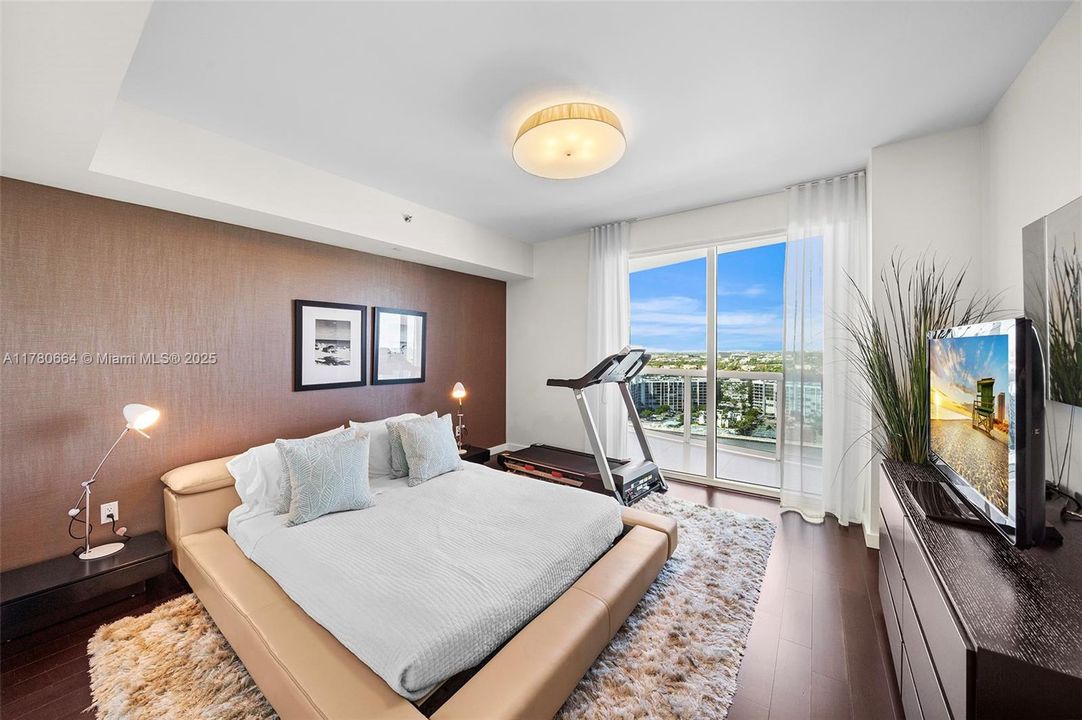 Recently Sold: $2,795,000 (3 beds, 3 baths, 3395 Square Feet)