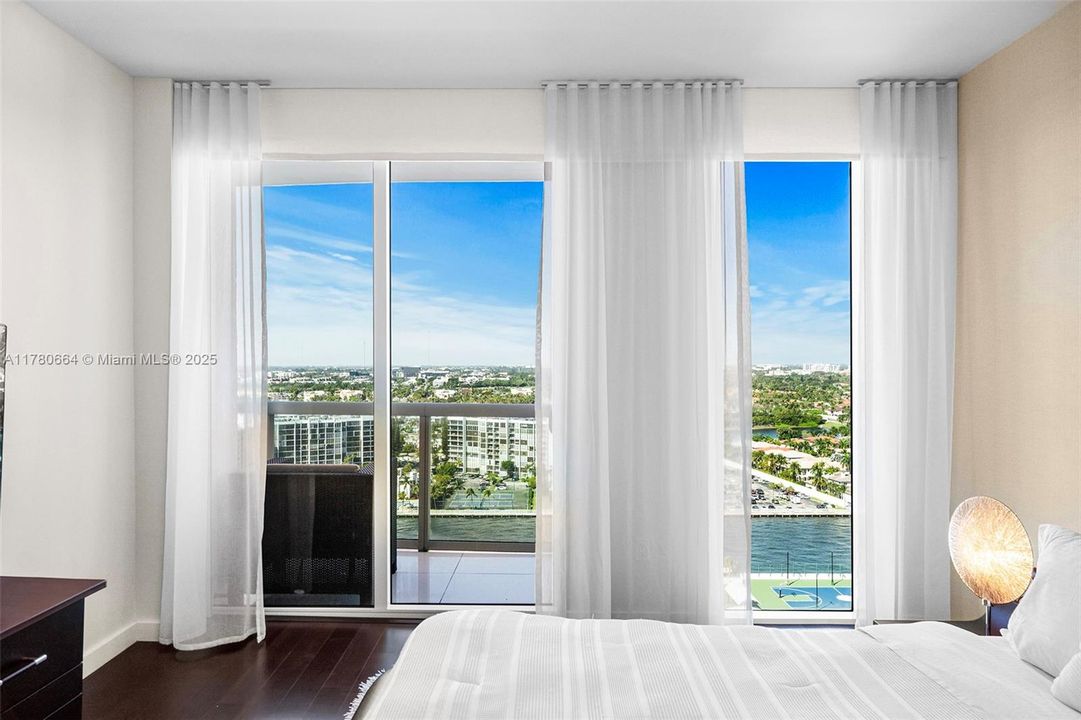 Recently Sold: $2,795,000 (3 beds, 3 baths, 3395 Square Feet)