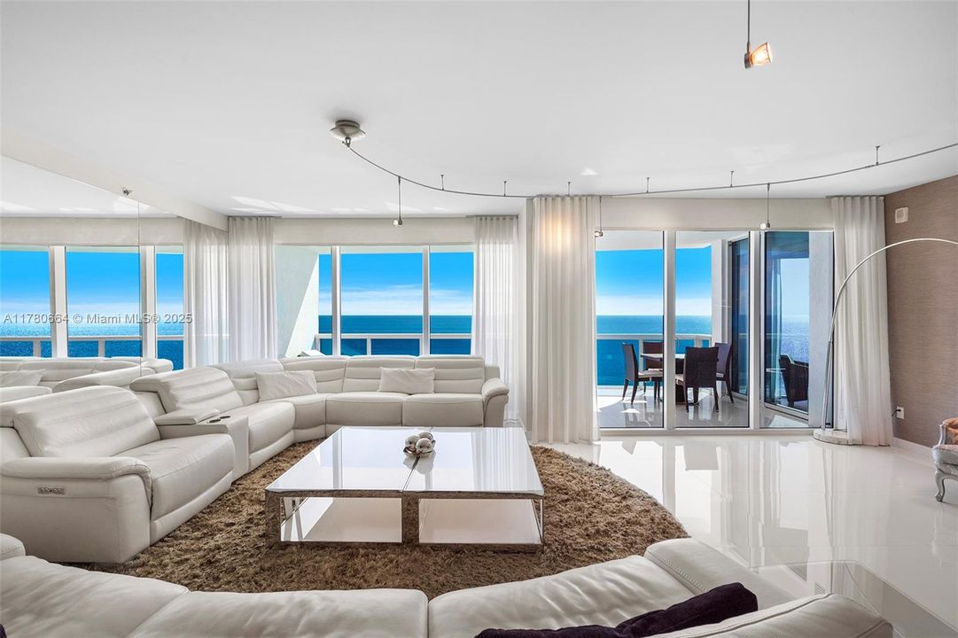 Recently Sold: $2,795,000 (3 beds, 3 baths, 3395 Square Feet)