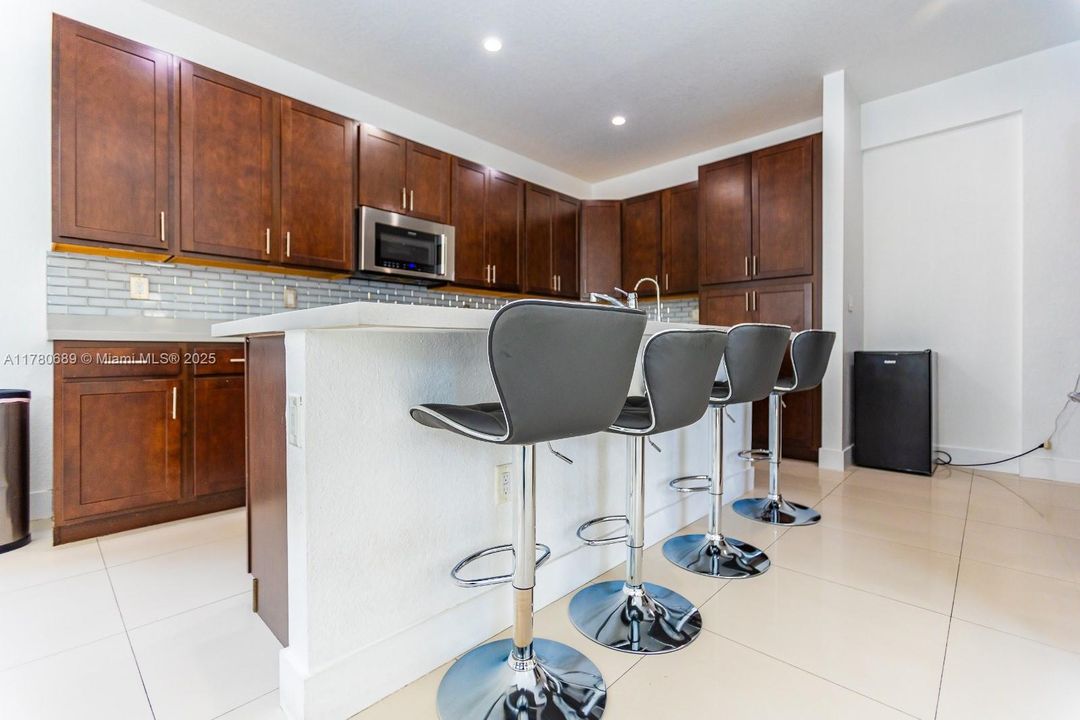 For Sale: $1,250,000 (5 beds, 5 baths, 3796 Square Feet)