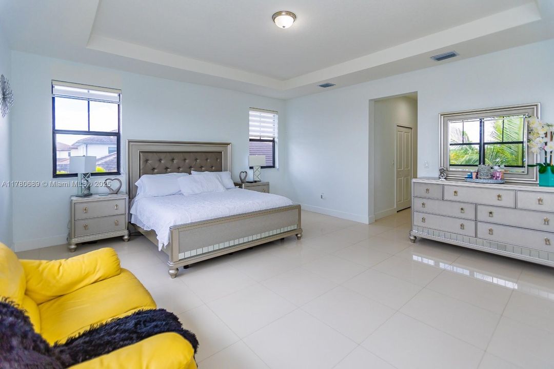 For Sale: $1,250,000 (5 beds, 5 baths, 3796 Square Feet)