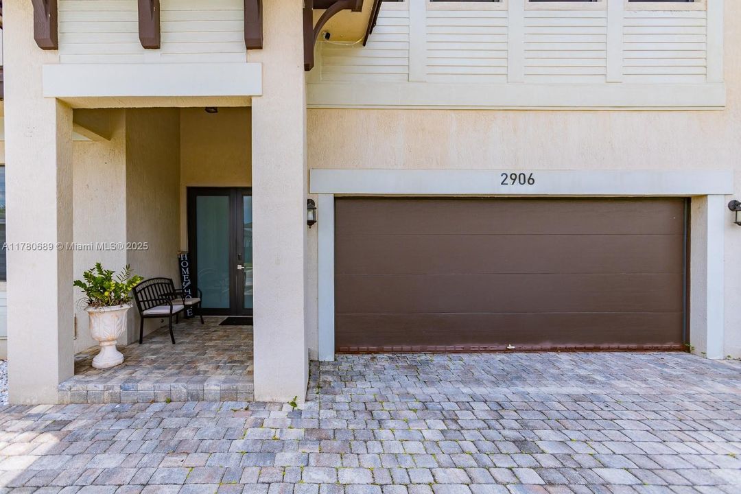 For Sale: $1,250,000 (5 beds, 5 baths, 3796 Square Feet)