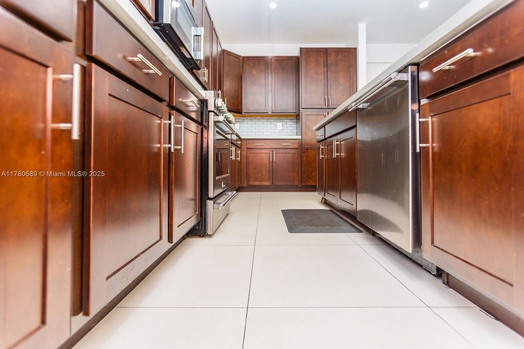 For Sale: $1,250,000 (5 beds, 5 baths, 3796 Square Feet)