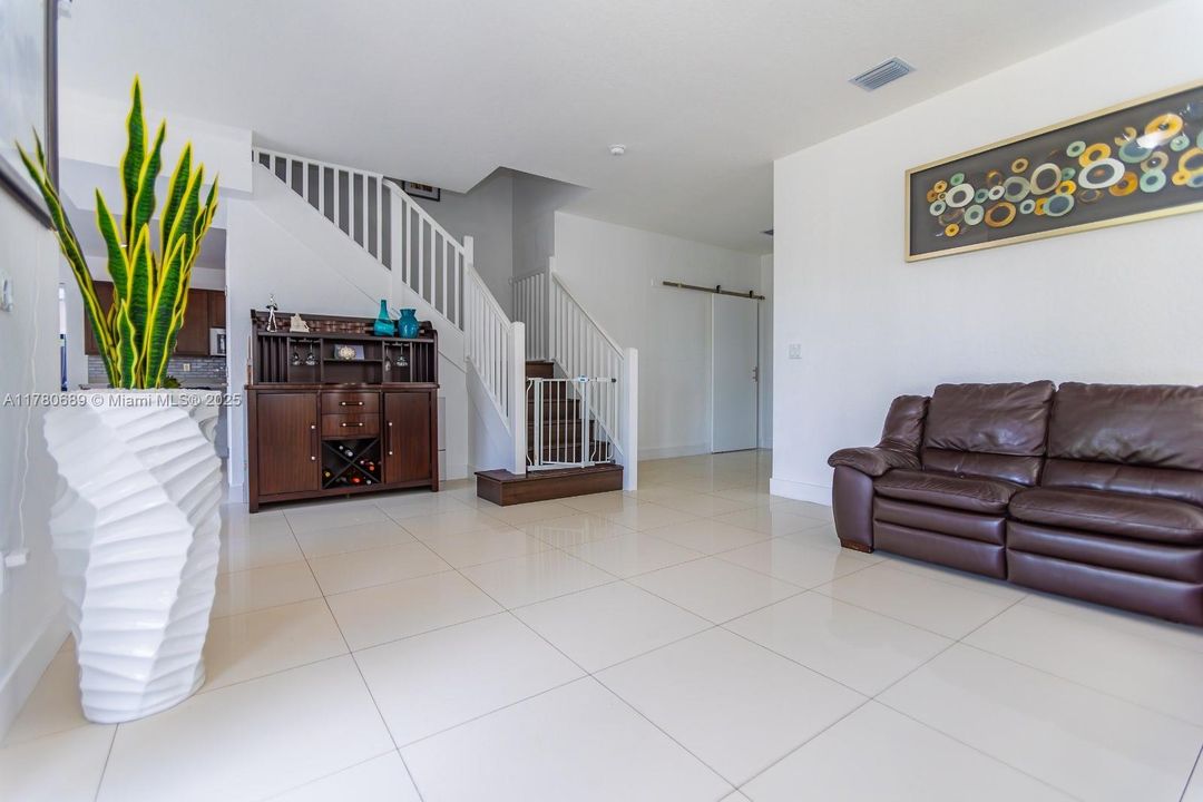 For Sale: $1,250,000 (5 beds, 5 baths, 3796 Square Feet)