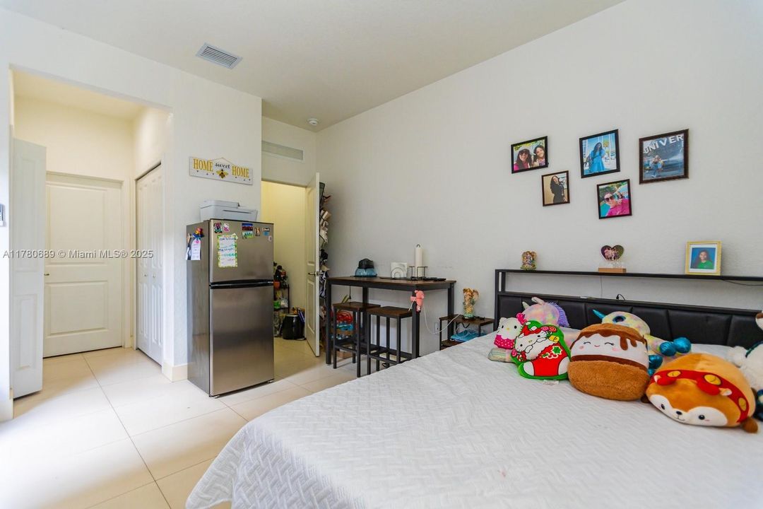 For Sale: $1,250,000 (5 beds, 5 baths, 3796 Square Feet)