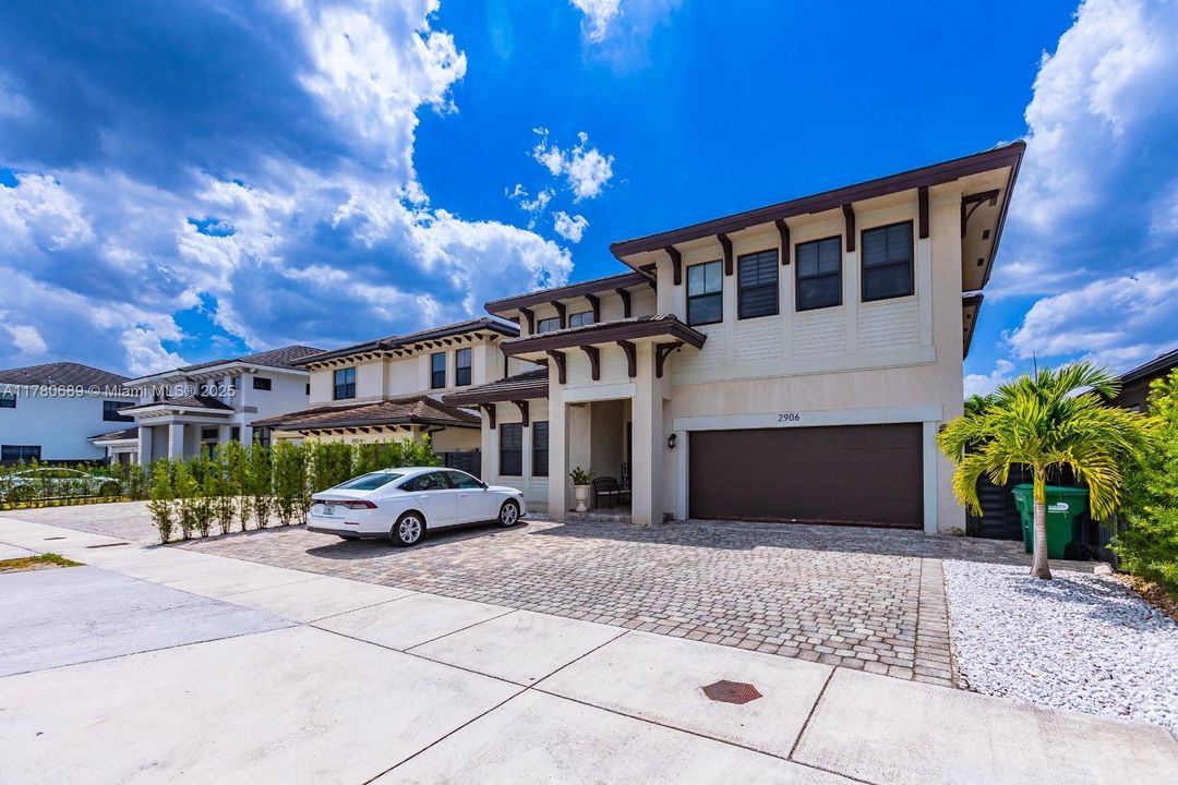 For Sale: $1,250,000 (5 beds, 5 baths, 3796 Square Feet)