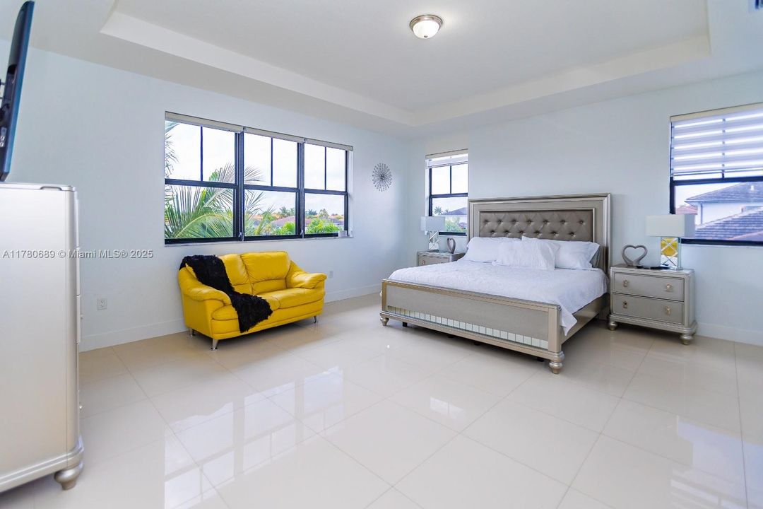 For Sale: $1,250,000 (5 beds, 5 baths, 3796 Square Feet)