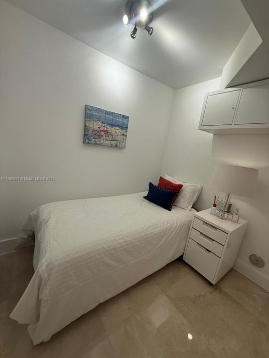 最近售出: $799,000 (1 贝兹, 2 浴室, 924 平方英尺)