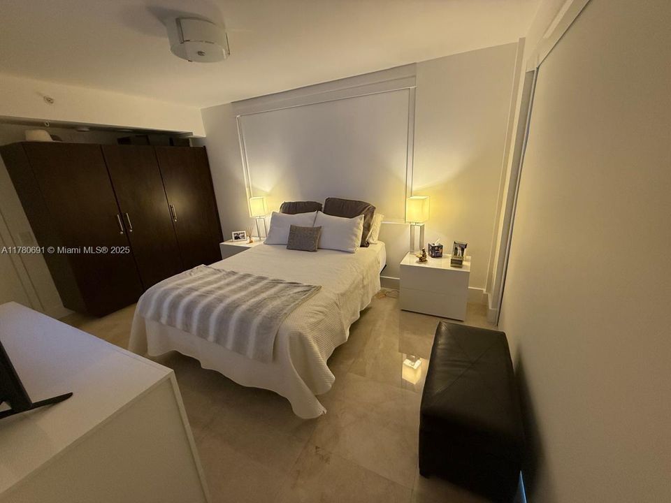 最近售出: $799,000 (1 贝兹, 2 浴室, 924 平方英尺)