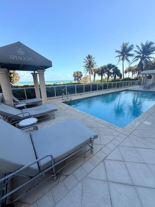 最近售出: $799,000 (1 贝兹, 2 浴室, 924 平方英尺)