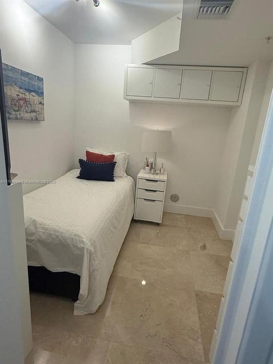 最近售出: $799,000 (1 贝兹, 2 浴室, 924 平方英尺)