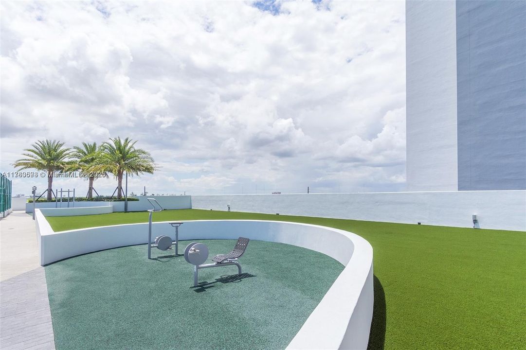 For Sale: $589,000 (2 beds, 2 baths, 1122 Square Feet)