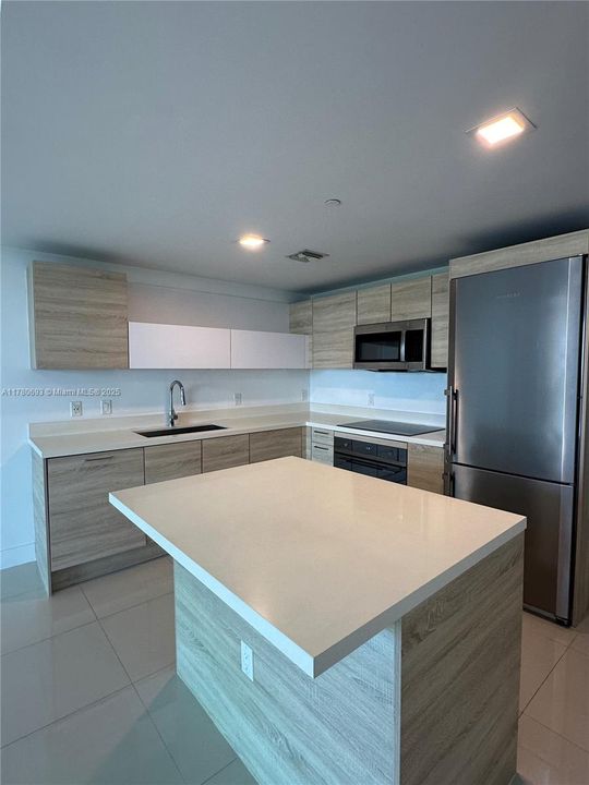 For Sale: $589,000 (2 beds, 2 baths, 1122 Square Feet)