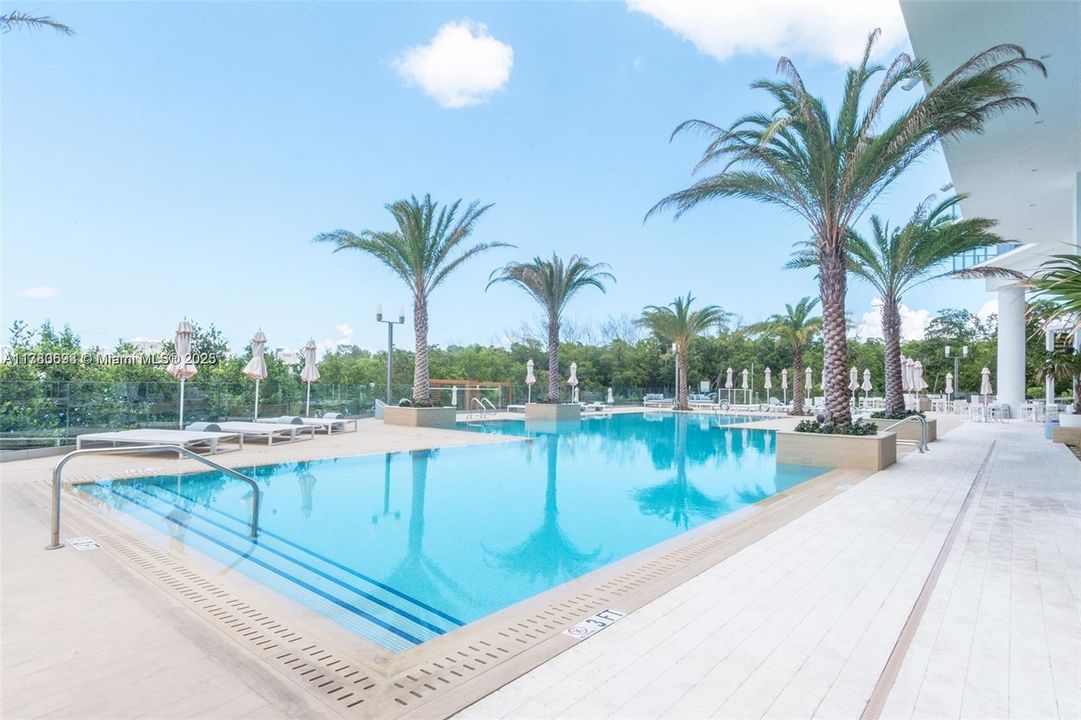 For Sale: $589,000 (2 beds, 2 baths, 1122 Square Feet)