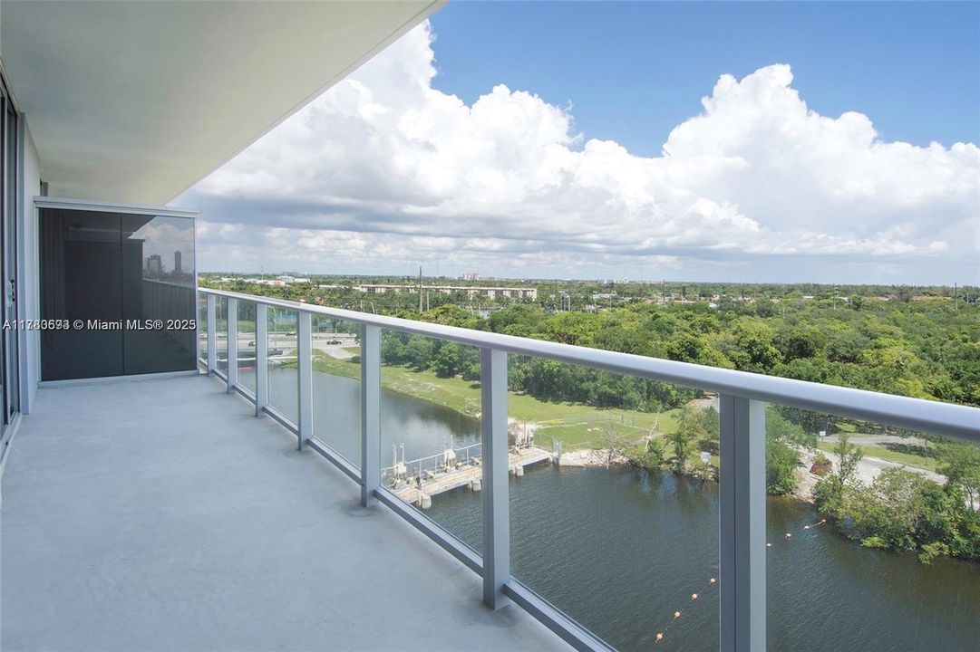 For Sale: $589,000 (2 beds, 2 baths, 1122 Square Feet)