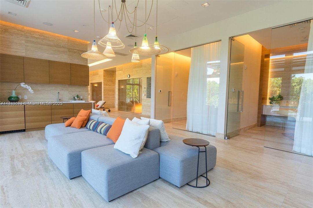 For Sale: $589,000 (2 beds, 2 baths, 1122 Square Feet)