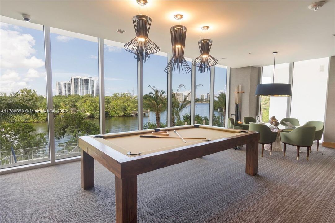 For Sale: $589,000 (2 beds, 2 baths, 1122 Square Feet)