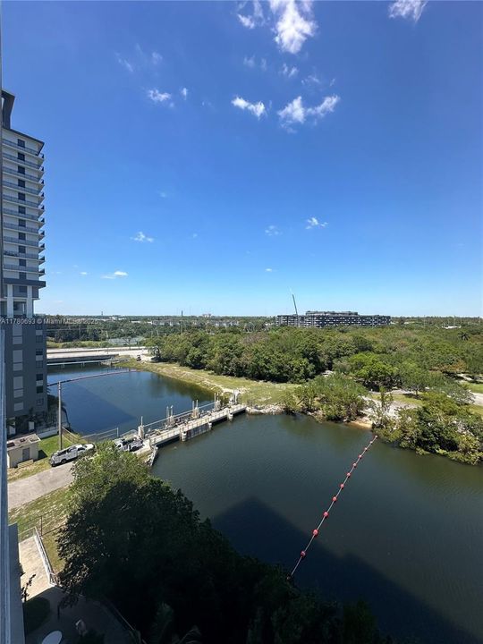 For Sale: $589,000 (2 beds, 2 baths, 1122 Square Feet)