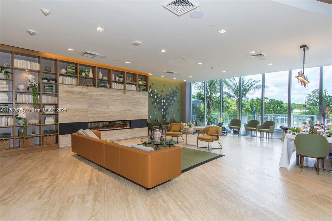 For Sale: $589,000 (2 beds, 2 baths, 1122 Square Feet)