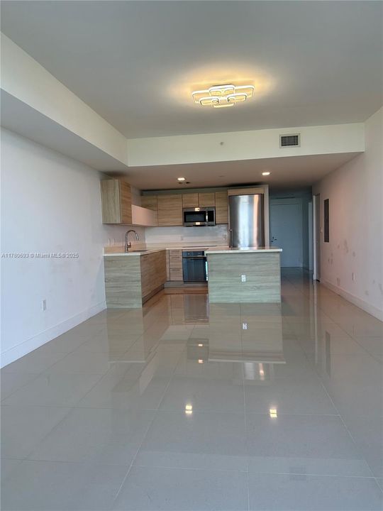 For Sale: $589,000 (2 beds, 2 baths, 1122 Square Feet)