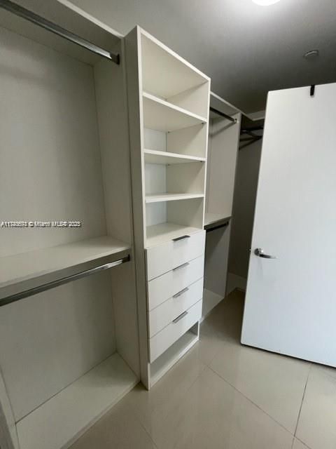 For Sale: $589,000 (2 beds, 2 baths, 1122 Square Feet)