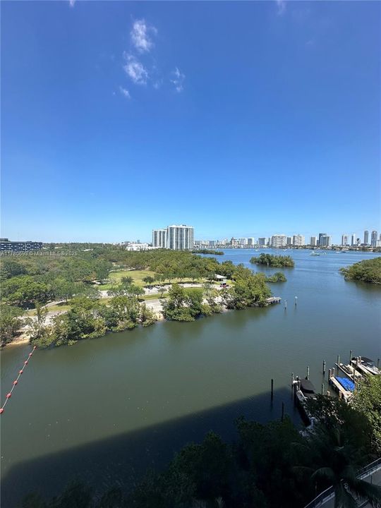 For Sale: $589,000 (2 beds, 2 baths, 1122 Square Feet)