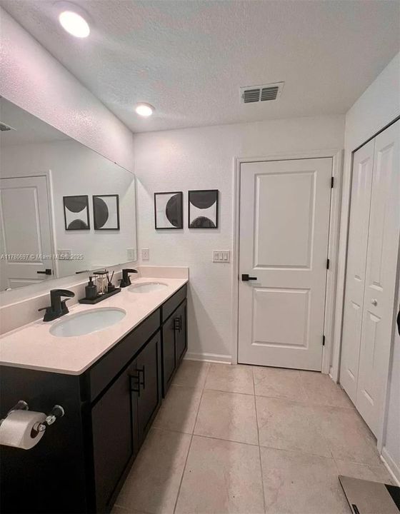 Недавно арендовано: $2,200 (3 спален, 2 ванн, 0 Квадратных фут)