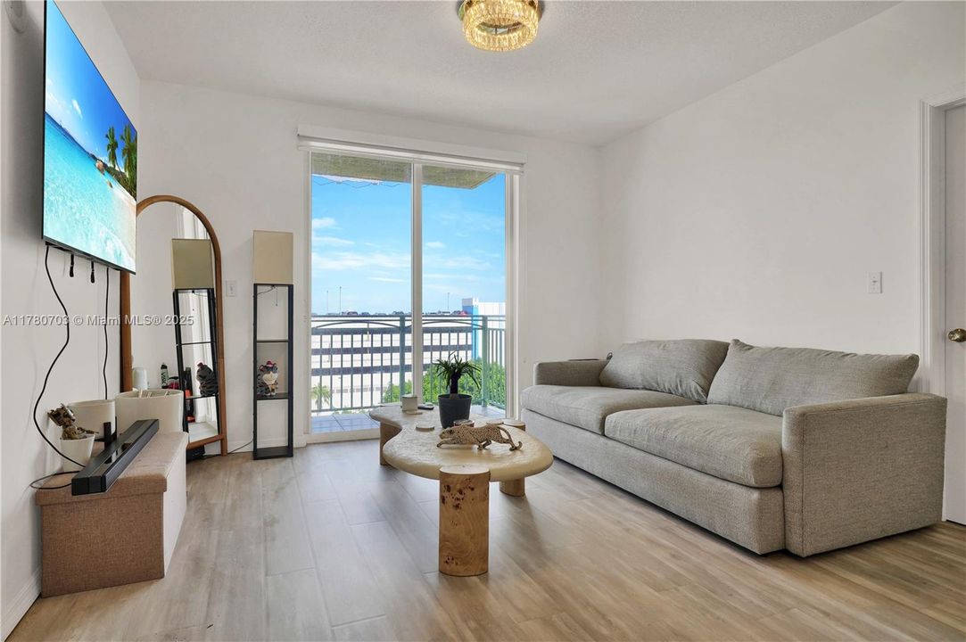 Recently Rented: $3,000 (2 beds, 2 baths, 842 Square Feet)