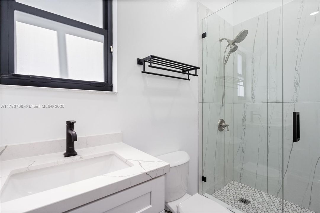 Недавно продано: $1,799,999 (5 спален, 3 ванн, 3339 Квадратных фут)