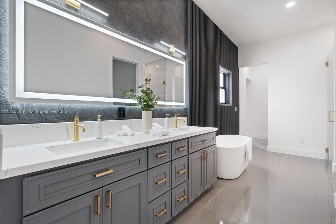 Недавно продано: $1,799,999 (5 спален, 3 ванн, 3339 Квадратных фут)