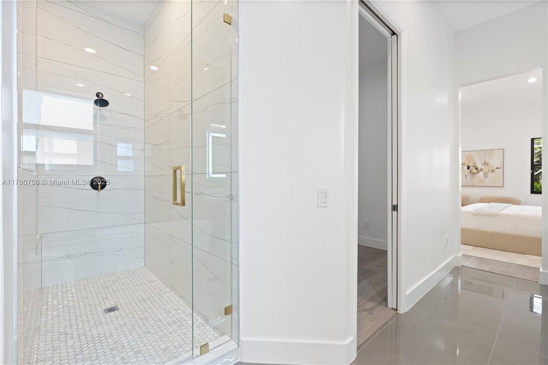 Недавно продано: $1,799,999 (5 спален, 3 ванн, 3339 Квадратных фут)