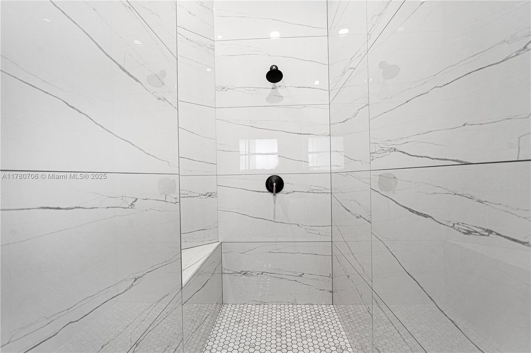 Недавно продано: $1,799,999 (5 спален, 3 ванн, 3339 Квадратных фут)