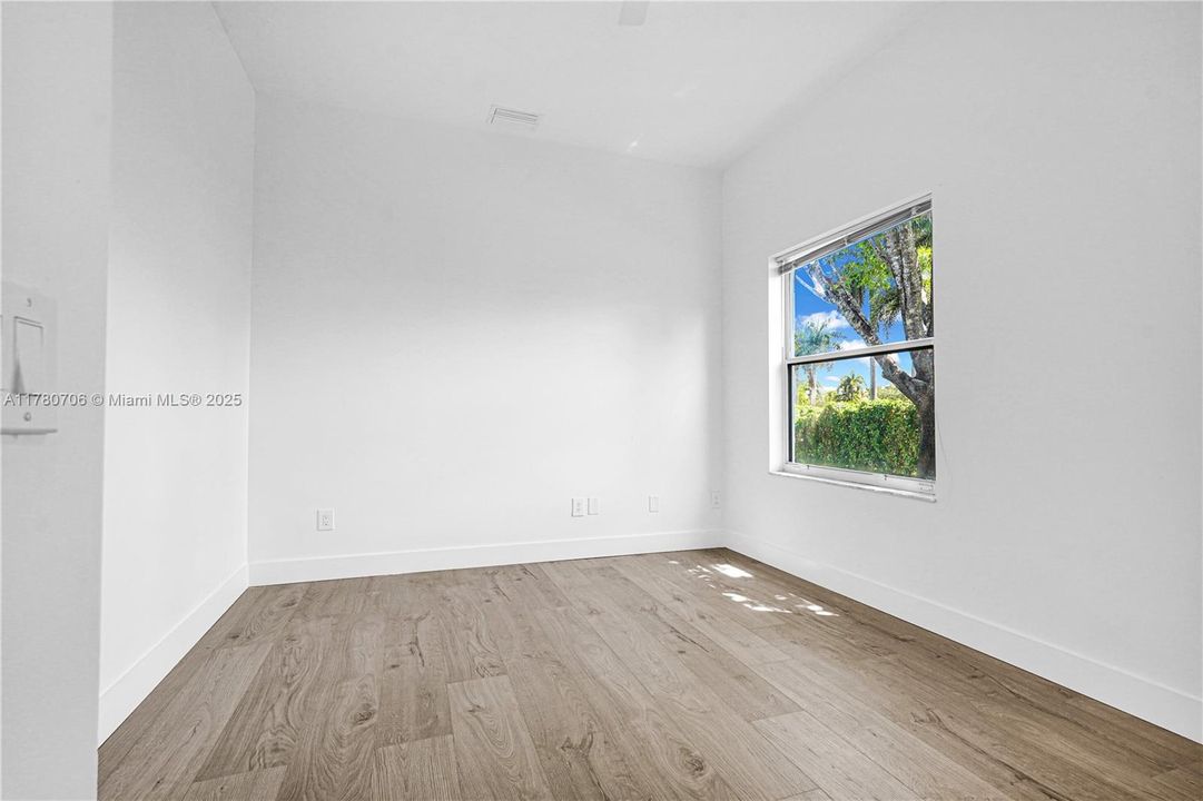 Недавно продано: $1,799,999 (5 спален, 3 ванн, 3339 Квадратных фут)