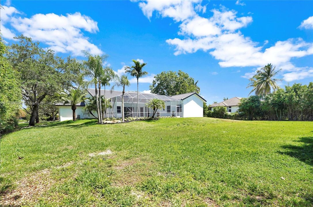 Недавно продано: $1,799,999 (5 спален, 3 ванн, 3339 Квадратных фут)