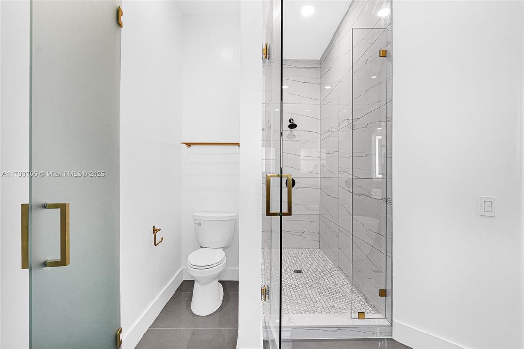 Недавно продано: $1,799,999 (5 спален, 3 ванн, 3339 Квадратных фут)