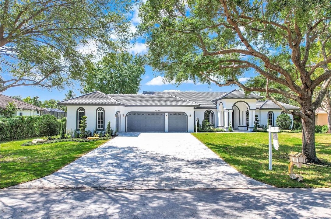 Недавно продано: $1,799,999 (5 спален, 3 ванн, 3339 Квадратных фут)