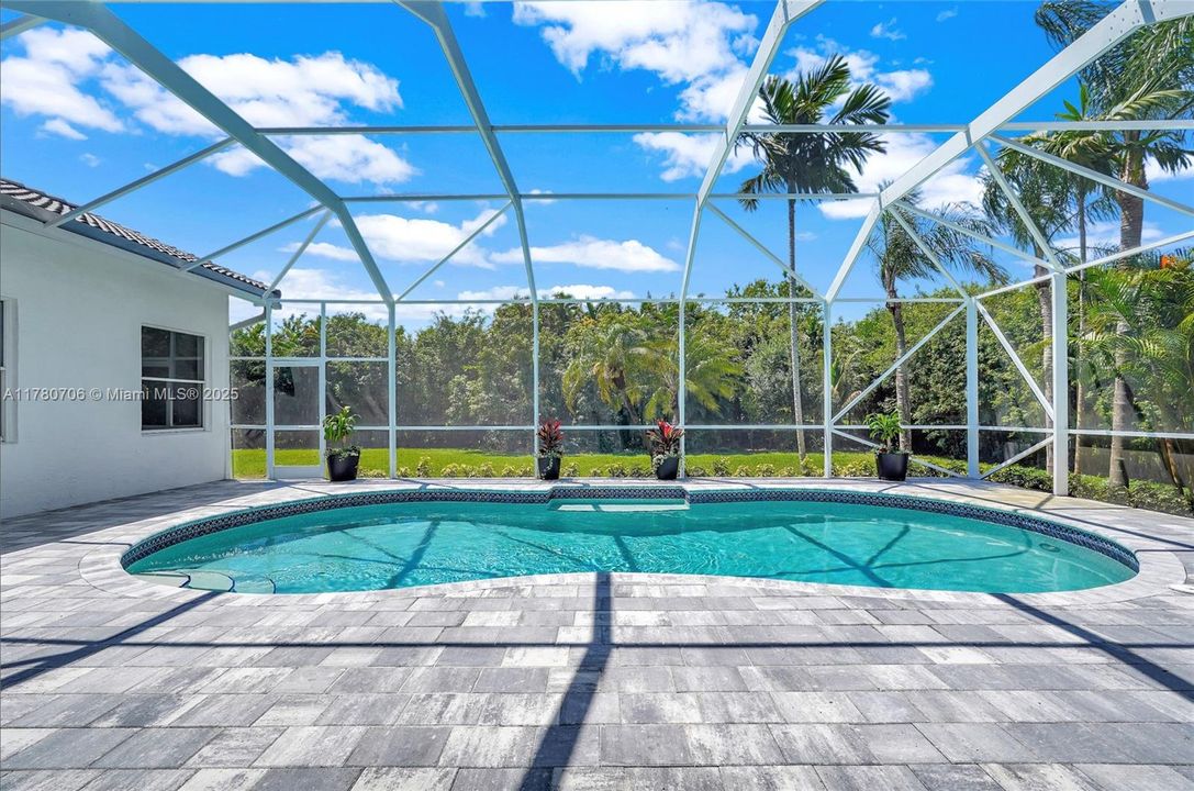 Недавно продано: $1,799,999 (5 спален, 3 ванн, 3339 Квадратных фут)