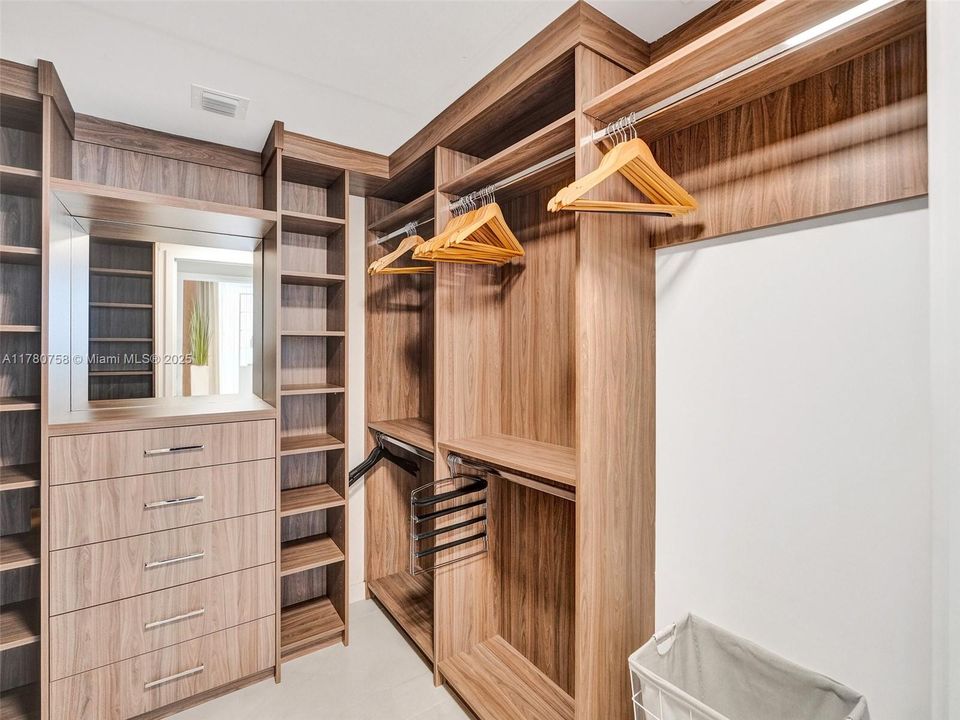 En Renta: $24,900 (3 camas, 3 baños, 2635 Pies cuadrados)